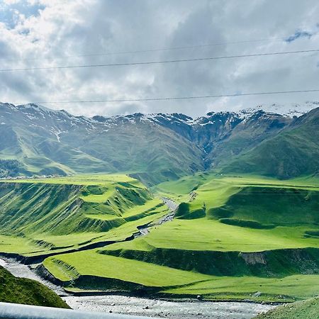 Alpine Escape Kazbegi Villa Bagian luar foto