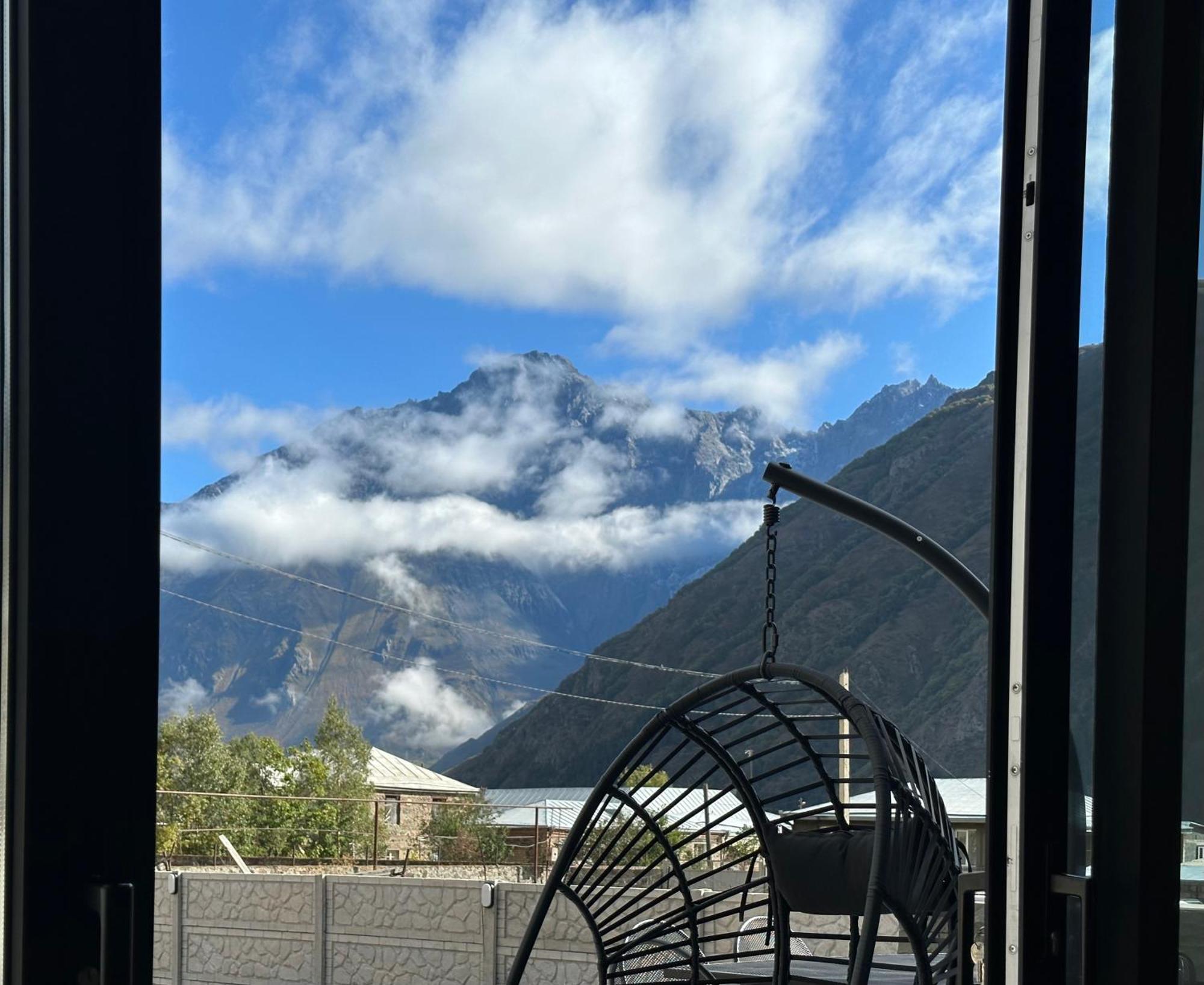 Alpine Escape Kazbegi Villa Bagian luar foto