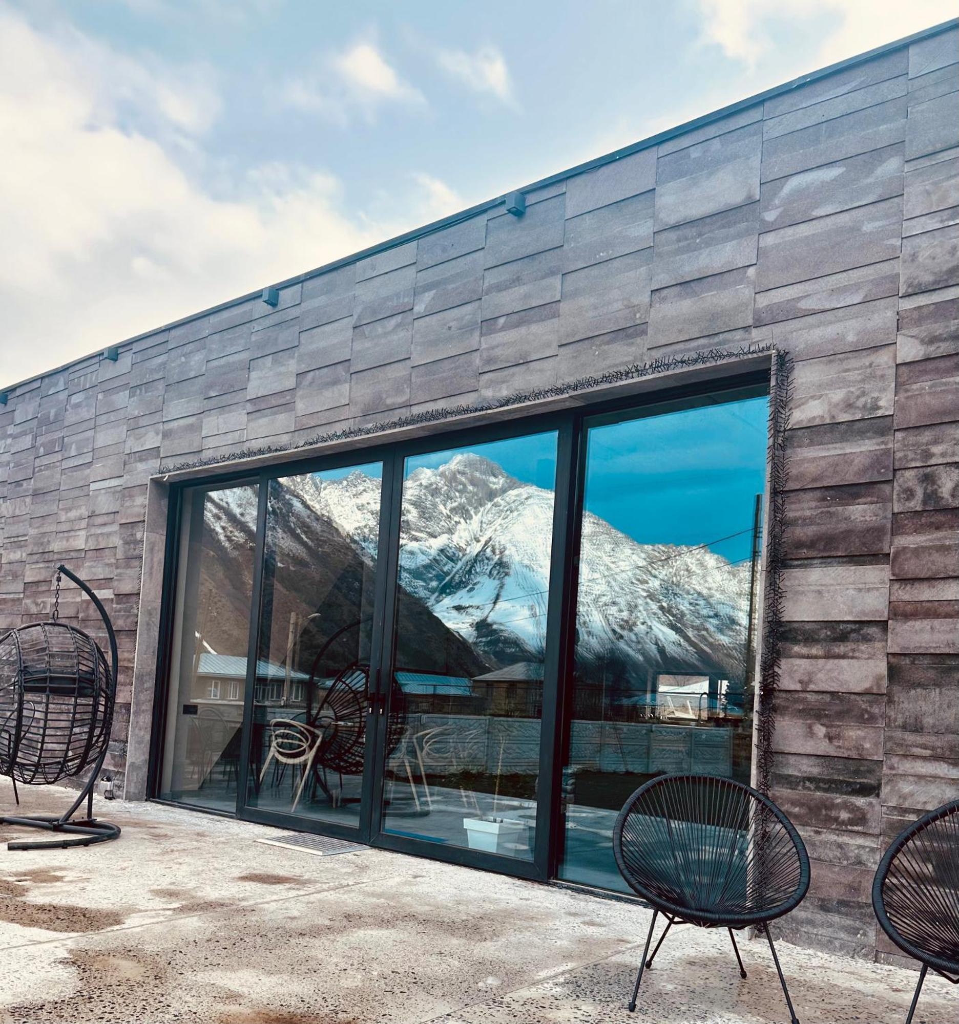 Alpine Escape Kazbegi Villa Bagian luar foto