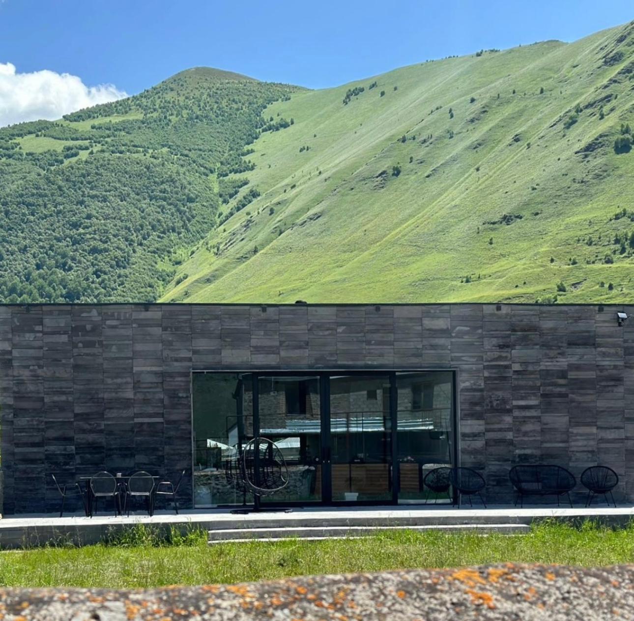 Alpine Escape Kazbegi Villa Bagian luar foto