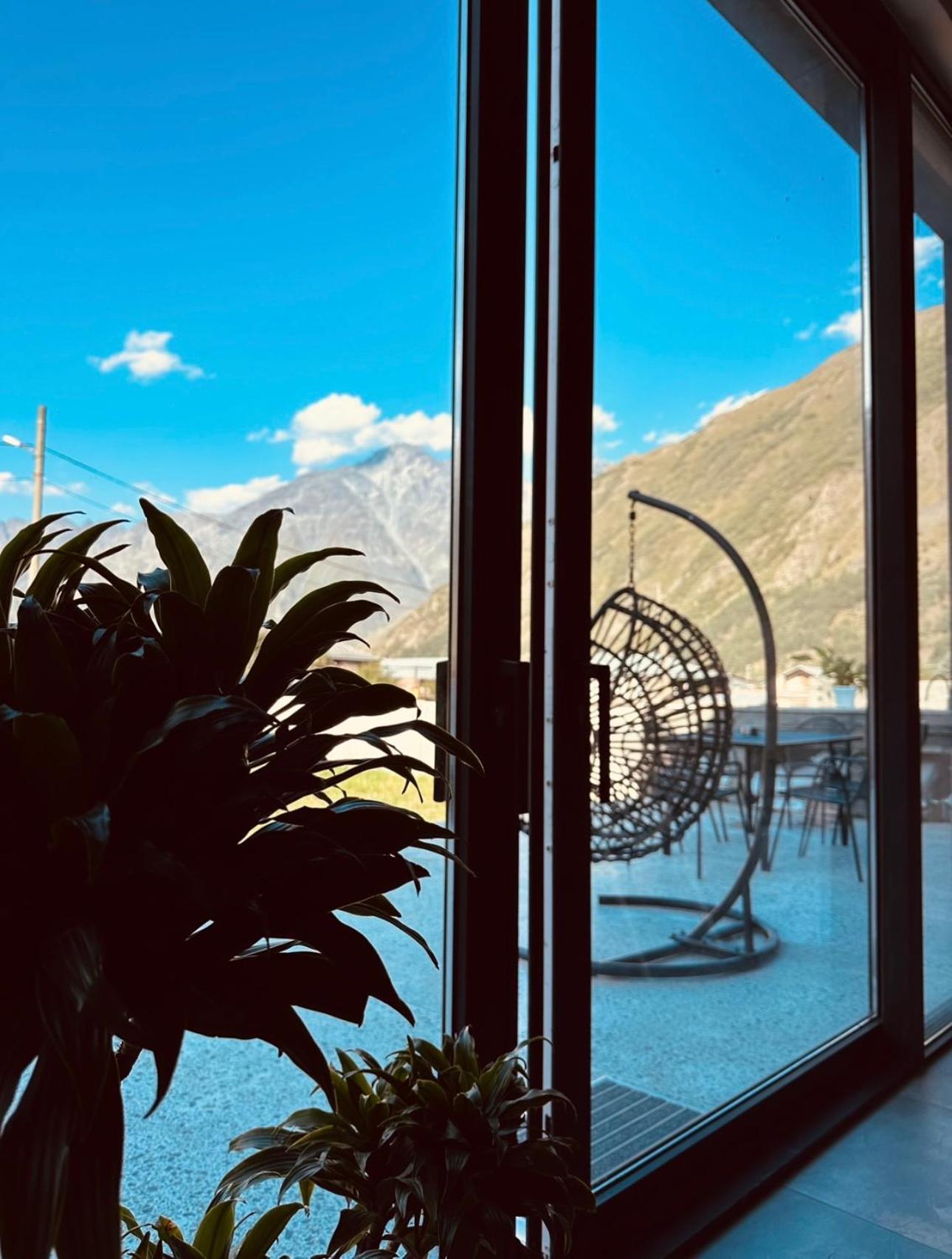 Alpine Escape Kazbegi Villa Bagian luar foto